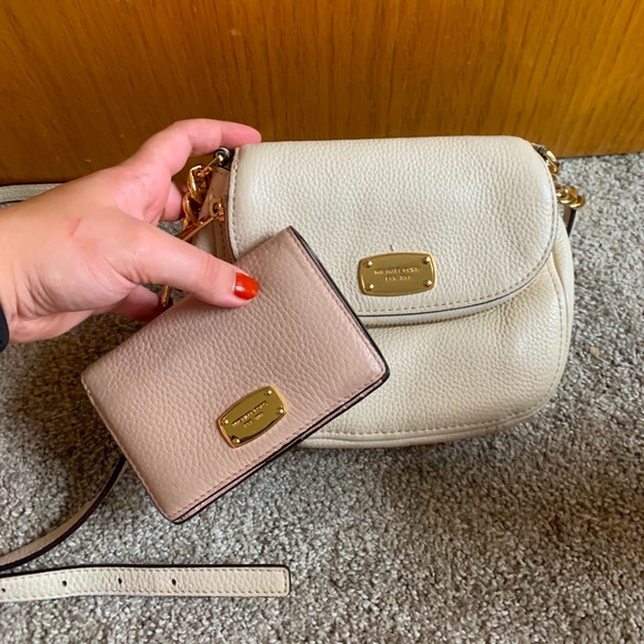 Micheal Kors crossbody purse and wallet - Picture 1 of 4